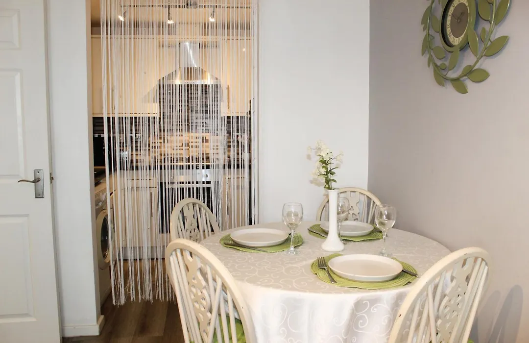 Mada Apartment Bournemouth 12 Min Walk To The Beach-1